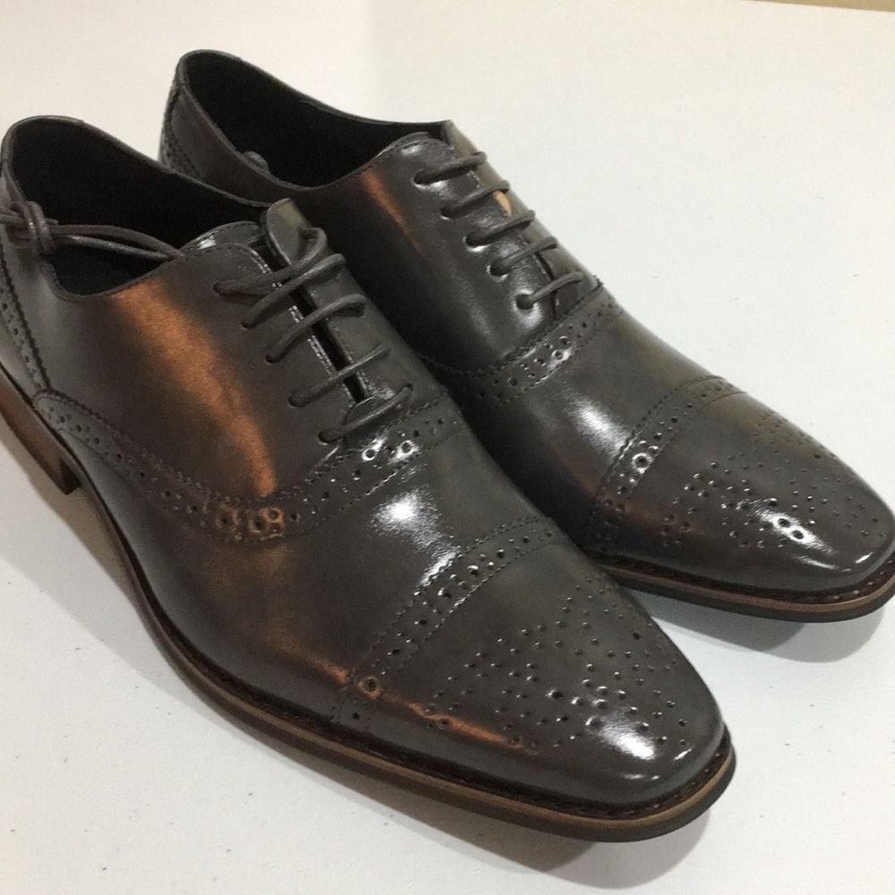 Signature men’s brogue cap toe dress shoes